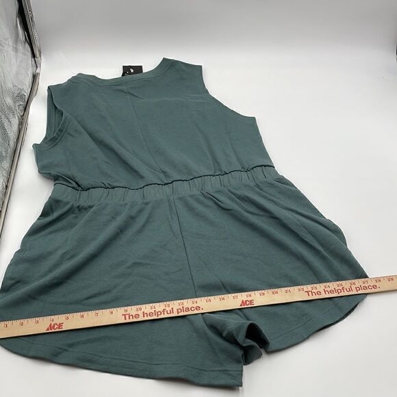 Nike woman’s romper   - Picture 14 of 16